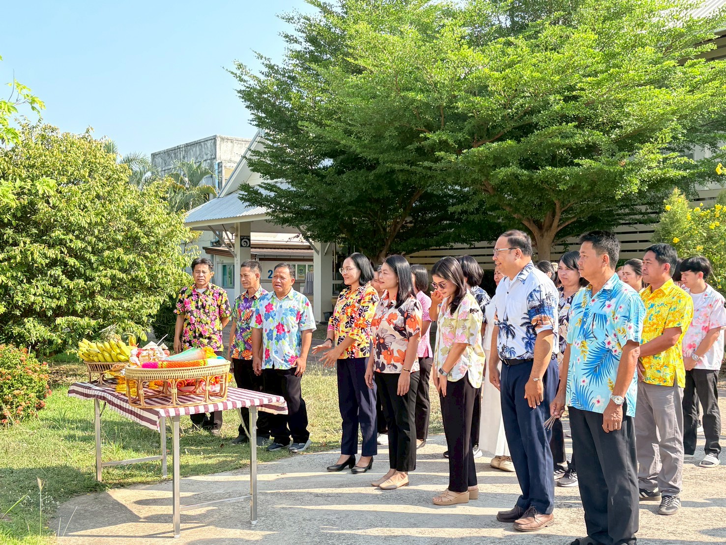 title - ส.ป.ก. ยโสธร จัดพิธีเจริญพระพุทธมนต์ทำบุญถวายภัตตาหารเพลแด่พระสงฆ์ พิธีสักการะศาลเจ้าที่และสิ่งศักดิ์สิทธิ์ประจำสำนักงาน เนื่องในเทศกาลวันขึ้นปีใหม่ไทย